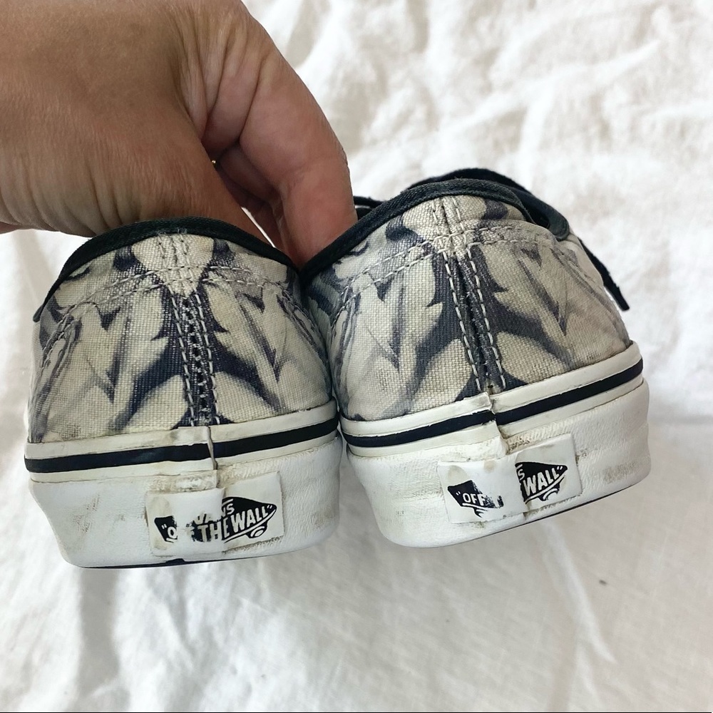 Vans Authentic In Digi Roses In Black - Picture 9 of 16